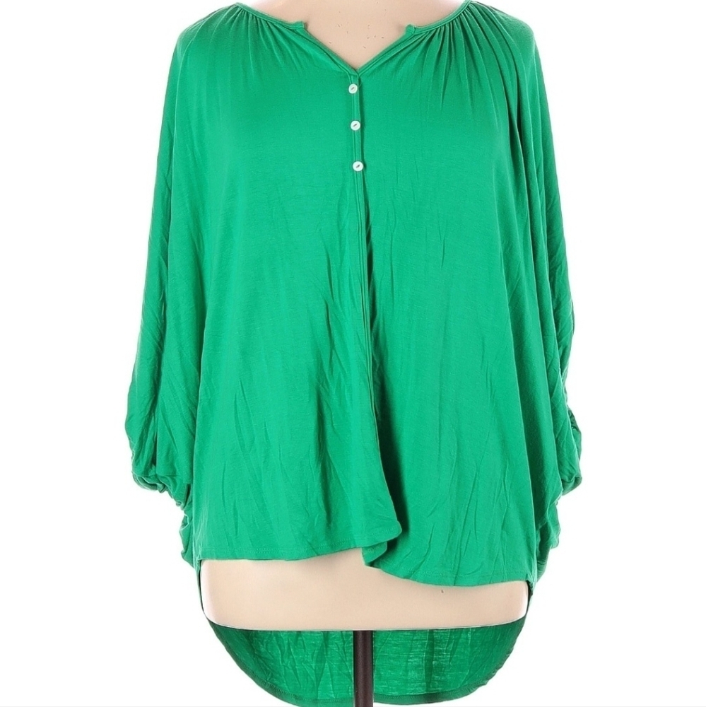 Green High Low 3 button V Neck 💚 Top